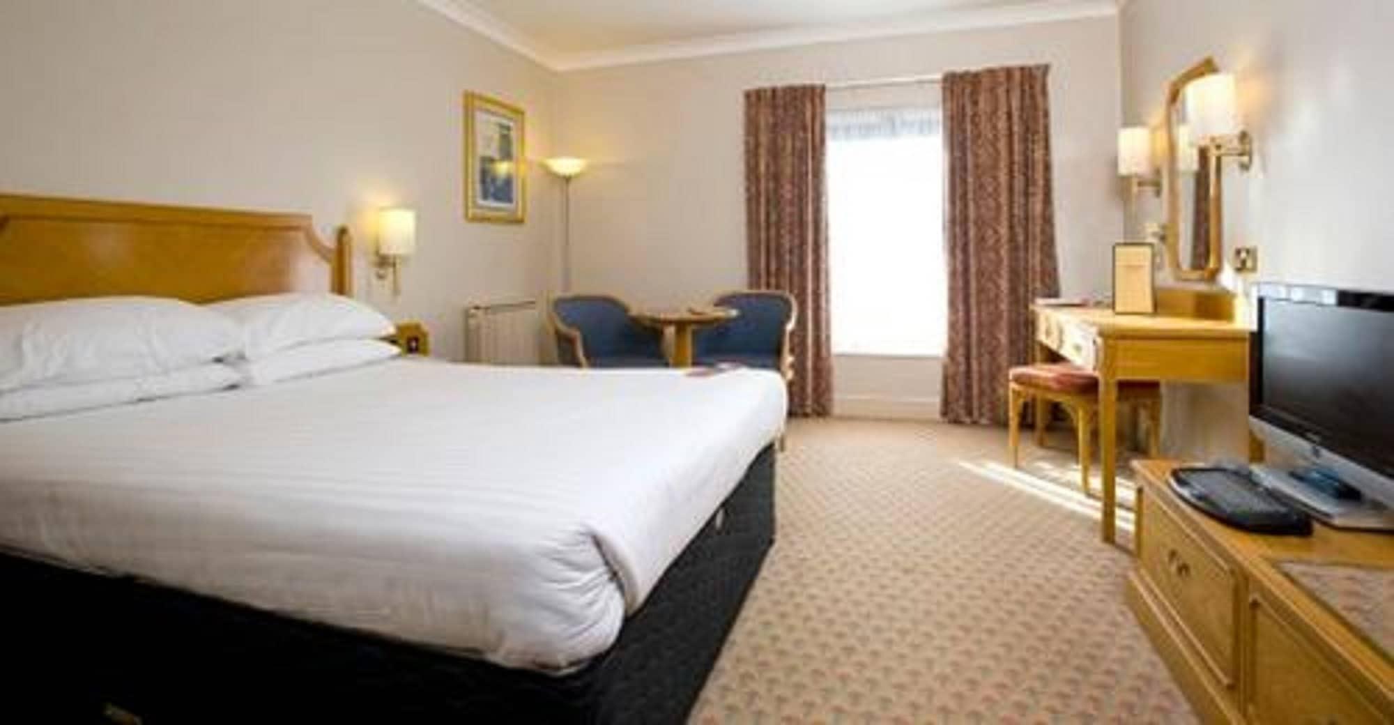Hogs Back Hotel&Spa Farnham  Exterior foto