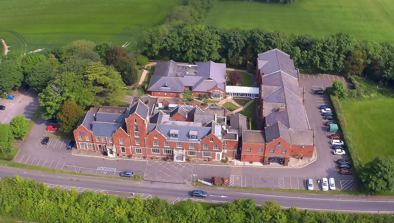 Hogs Back Hotel&Spa Farnham  Exterior foto